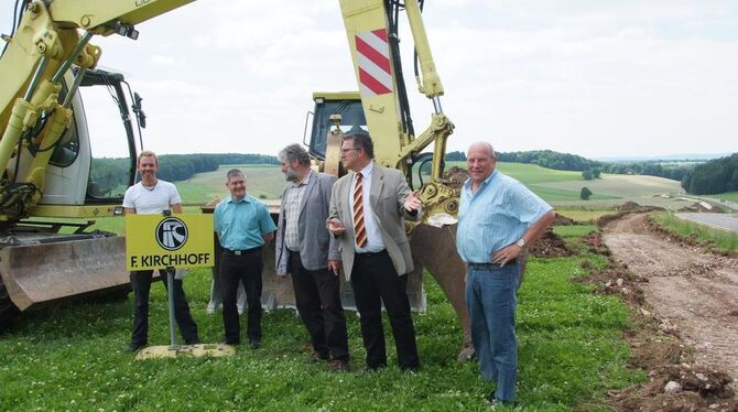 Positive Erfahrungen mit den Behörden: Die Römersteiner freuen sich über den neuen landwirtschaftlichen Weg.  FOTO: SANDER