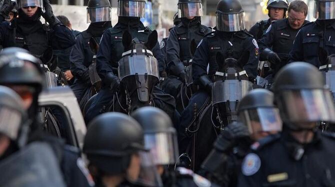 Ein massives Polizeiaufgebot soll Krawalle beim G8- und G20-Gipfel verhindern.