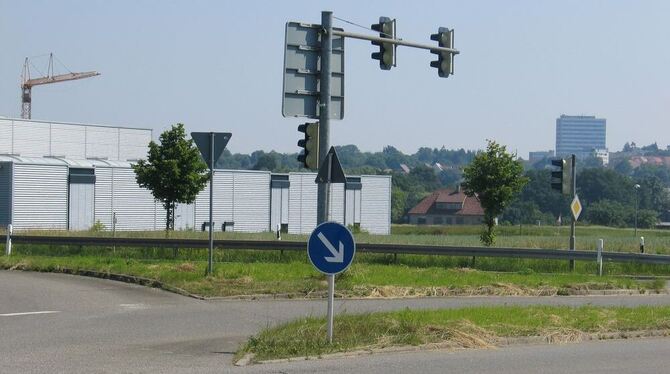 Alt und Neu liegen manchmal dicht beisammen: im Hintergrund rechts das Naturana-Hochhaus, das für die einstmals starke Textilind