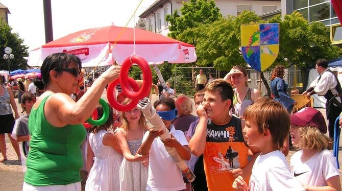 Heitere Feier mit vielen Aktionen: Für die Kinder waren muntere Wettkämpfe organisiert worden. Foto: Raphaela Weber