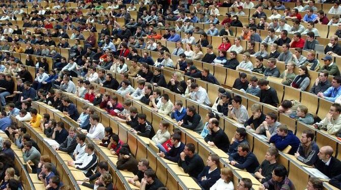 Hörsaal an der Karlsruher Universität Fridericiana 