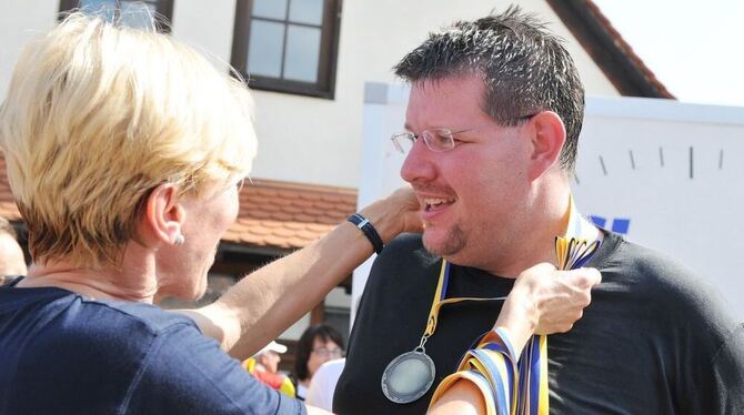 Auch Metzingens OB Ulrich Fiedler nahm am Ermstal-Marathon teil und die zehn Kilometer lange Strecke von Bad Urach nach Metzinge