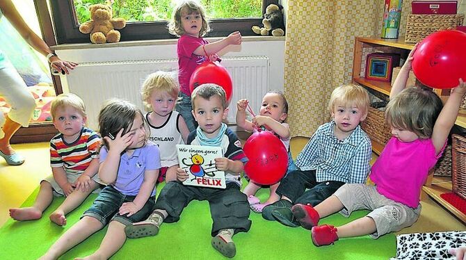 Die kleinen Musikanten halten stolz ihr Felix-Gütesiegel in den Händen. FOTO: NIETHAMMER