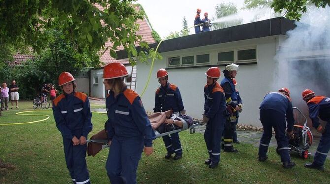 Dauernd im Einsatz - wie die erwachsenen Feuerwehrleute: Bei der 24-Stunden-Übung der Jugendwehr galt es, vom Brandeinsatz bis z