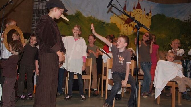 Nicht Pinocchio, sondern Zwerg Nase. Er entstammt dem Kindermusical von Christian Schomers frei nach Wilhelm Hauff, das der Kind