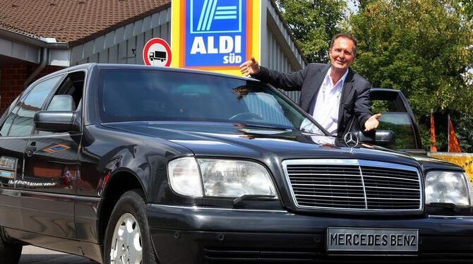 Autohändler Michael Fröhlich mit dem Dienstwagen des verstorbenen Aldi-Gründers Theo Albrecht.