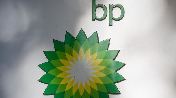 Das Logo der Firma BP. Die Firma musste wegen der Ölpest schon viele Milliarden Dollar ausgeben.