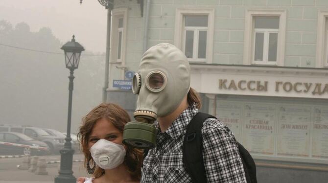 Durch die Waldbrände ist die Luft in Moskau so dreckig, dass die Menschen zur Gasmaske greifen.