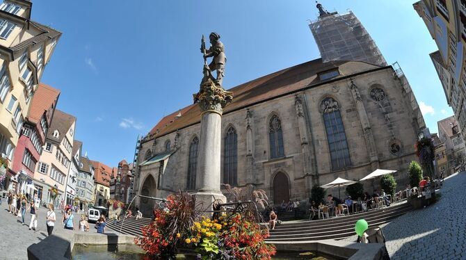 Wo früher Holz verkauft wurde, ist heute ein Rastplatz, Marktplatz, Denkplatz, Treffpunkt im Schatten der Stiftskirche.