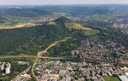 Der Knoten Sondelfingen mit dem derzeitigen Zustand der Nordzufahrt zum künftigen Achalm-/Scheibengipfeltunnel aus der Vogelpers