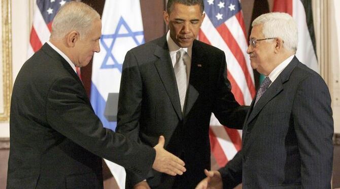 US-Präsident Obama begrüßt den israelischen Regierungschef Netanjahu (l) und Palästinenserpräsident Abbas am 22.09.2009 in Ne