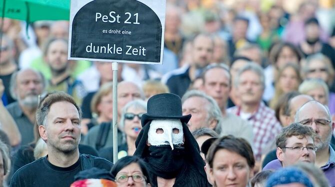 Erneut protestierten Tausende Menschen gegen das Milliardenbahnprojekt Stuttgart 21. FOTO: DPA