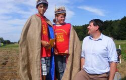 Metzingens Oberbürgermeister Dr. Ulrich Fiedler kürte das erste Glemser Kartoffellauf-Königspaar: Julia Fauser und Jakob Gashi. 