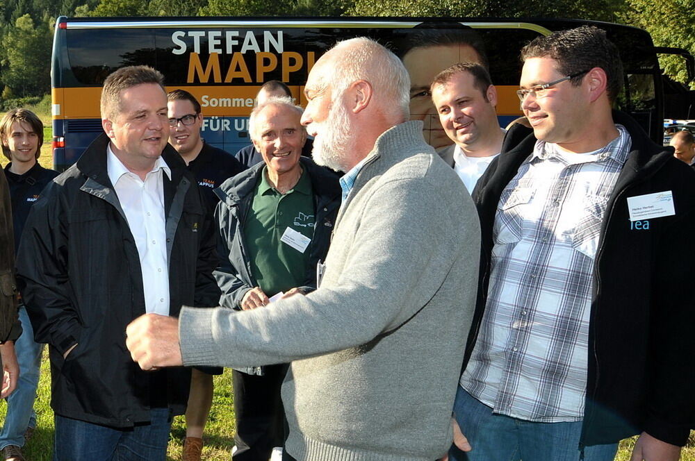 Ferienfreizeit auf Burg Derneck: Stefan Mappus kommt zu Besuch August 2010