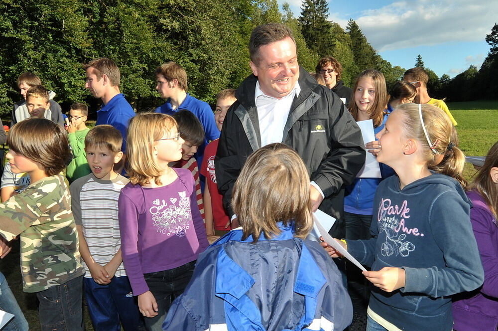 Ferienfreizeit auf Burg Derneck: Stefan Mappus kommt zu Besuch August 2010