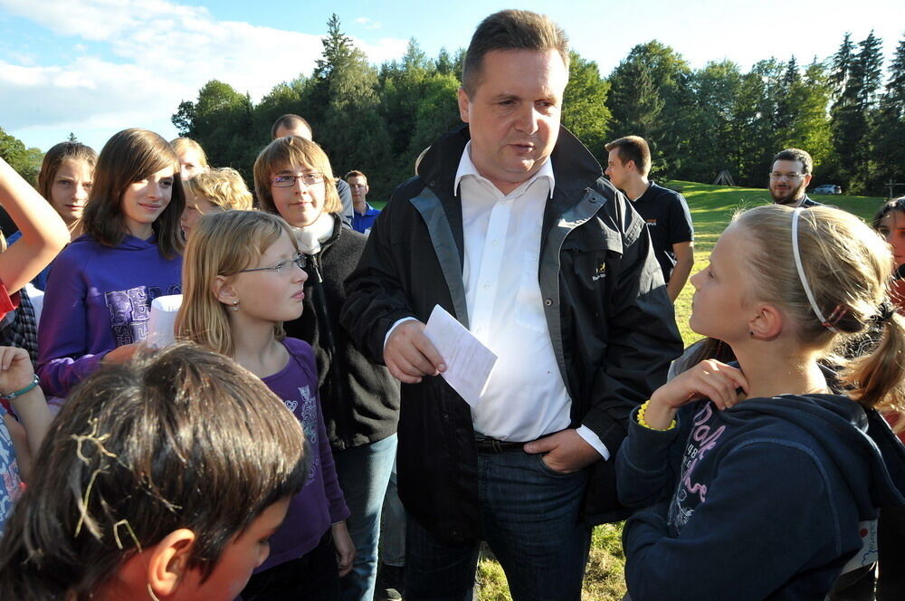 Ferienfreizeit auf Burg Derneck: Stefan Mappus kommt zu Besuch August 2010