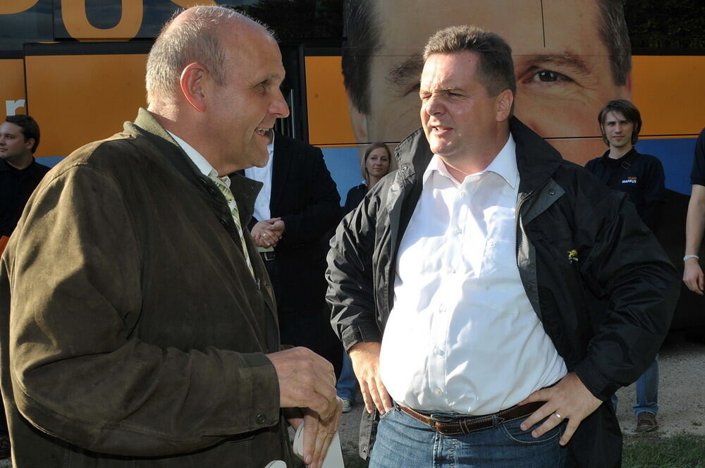 Ferienfreizeit auf Burg Derneck: Stefan Mappus kommt zu Besuch August 2010