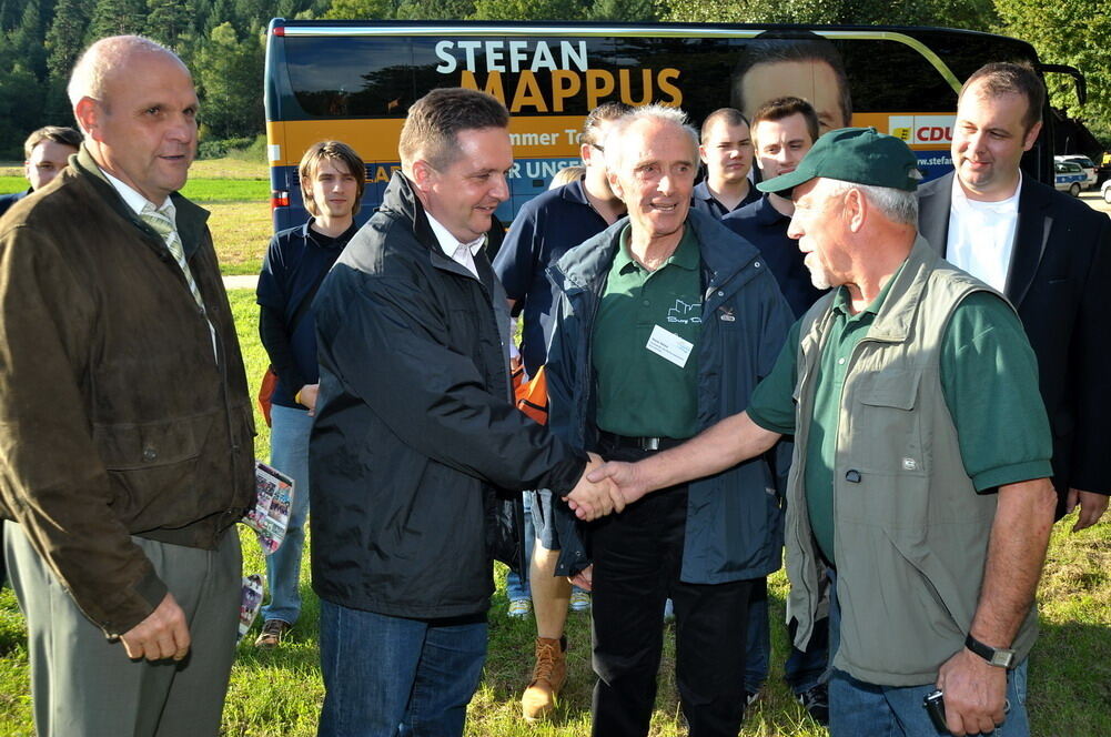 Ferienfreizeit auf Burg Derneck: Stefan Mappus kommt zu Besuch August 2010