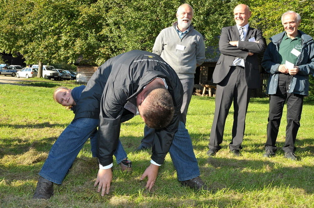 Ferienfreizeit auf Burg Derneck: Stefan Mappus kommt zu Besuch August 2010