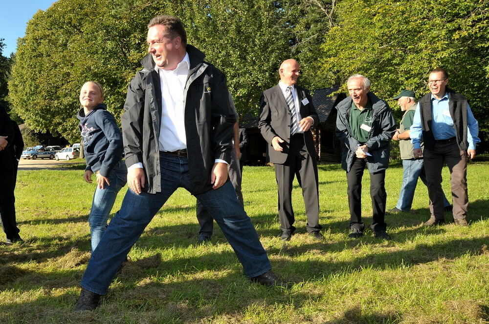 Ferienfreizeit auf Burg Derneck: Stefan Mappus kommt zu Besuch August 2010