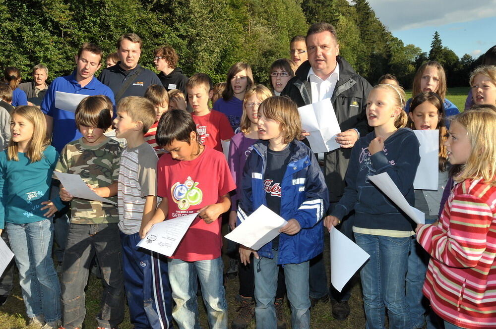 Ferienfreizeit auf Burg Derneck: Stefan Mappus kommt zu Besuch August 2010