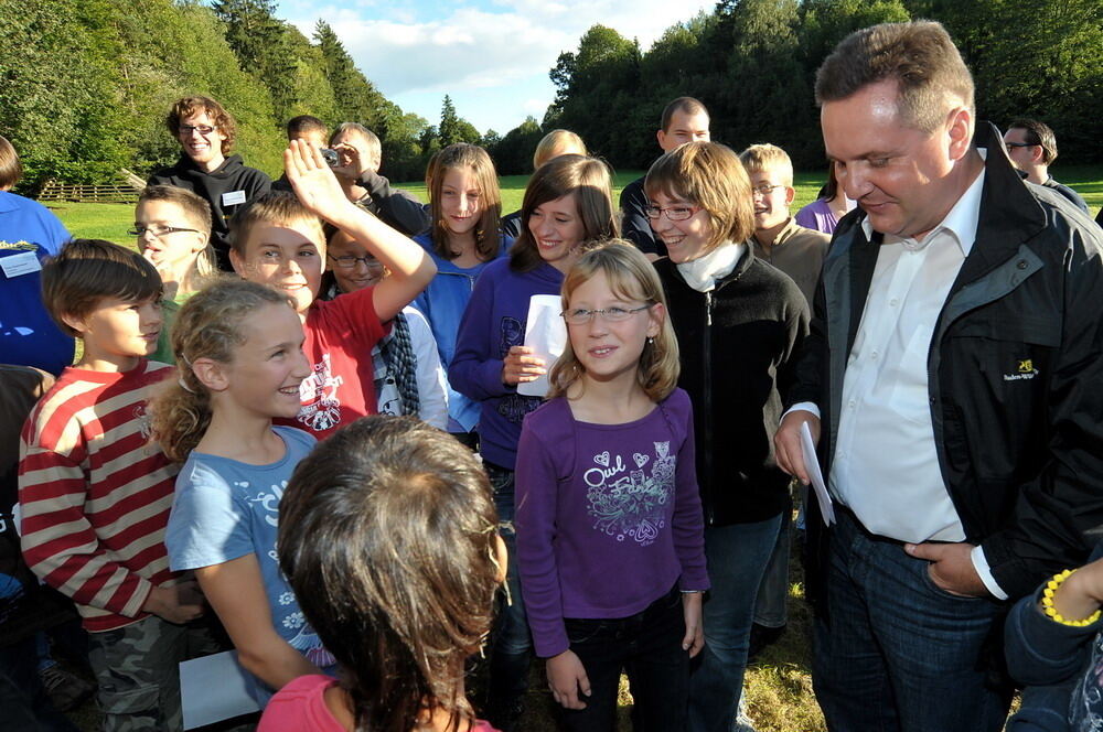 Ferienfreizeit auf Burg Derneck: Stefan Mappus kommt zu Besuch August 2010