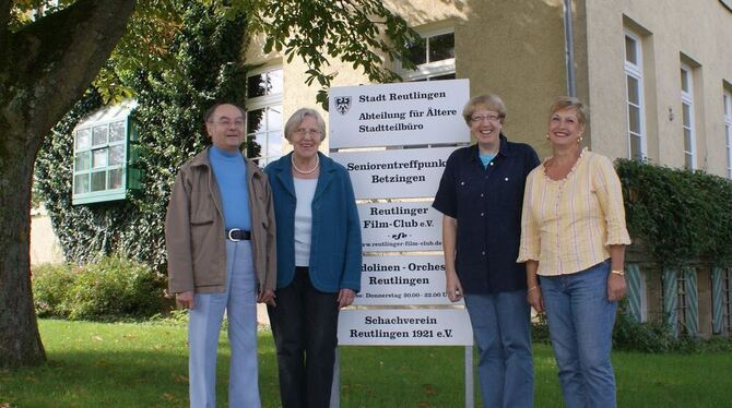 Helmut Schöndubbe, Ingrid Häußler, Dagmar Wursthorn und Petra Grund managen ehrenamtlich den Seniorentreff.  FOTO: STÖRK