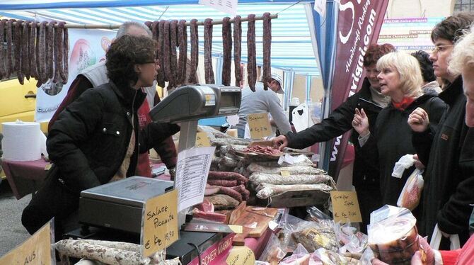 Wurst, Speck und Käse sind die kulinarischen Renner beim toskanischen Markt im Spitalhof. FOTO: PR