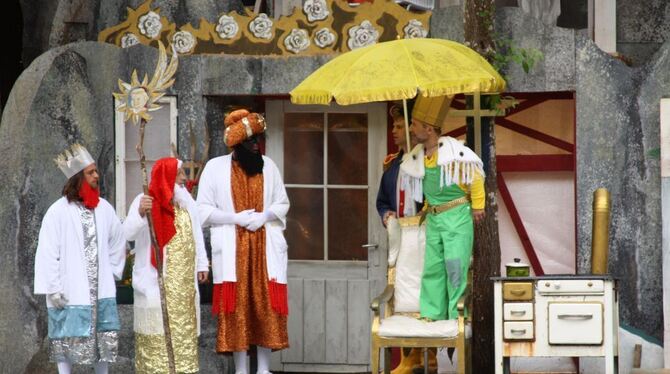 Am Wochenende zum letzten Mal: »D'r Älblerkönig ond sei Schatz!« im Naturtheater in Hayingen. FOTO: PR