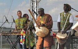 Afrika-Festival auf dem Bongertwasen: Musik des schwarzen Kontinents geht in die Beine und lässt die Hüften kreisen. FOTO: MÜLLE