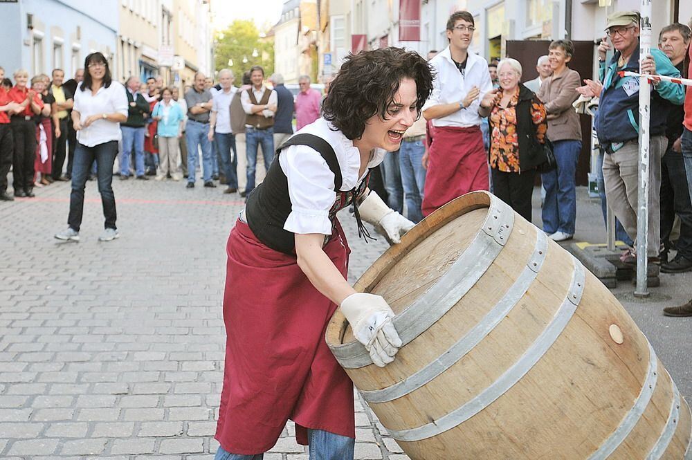 Fassrollen auf dem Weindorf 2010