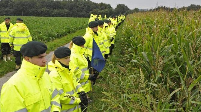 Zur Suche nach dem vermissten Mirco aus Grefrath hat die Polizei Mönchengladbach ihre Sonderkommission um 30 Ermittler auf nu