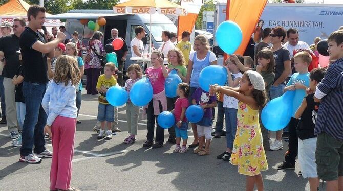 Andrang beim Luftballonweitflug in der offenen Klasse.  FOTO: SOL