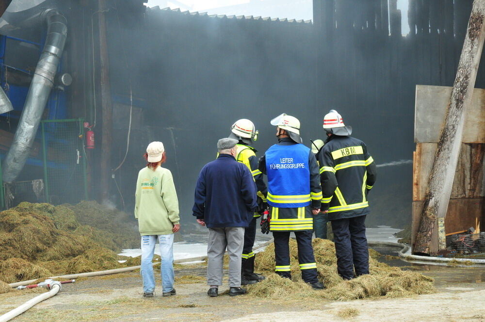 Großbrand in Ofterdinger Heulager