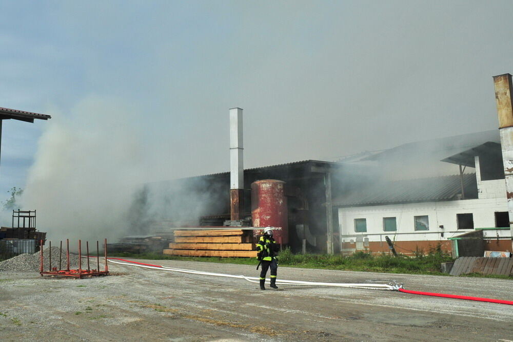 Großbrand in Ofterdinger Heulager