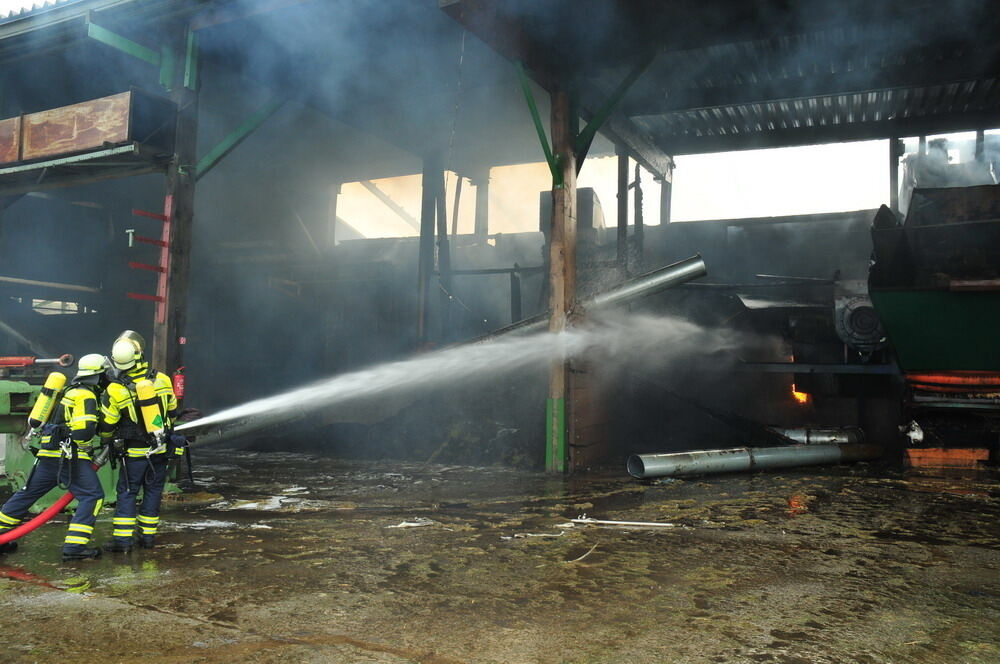 Großbrand in Ofterdinger Heulager