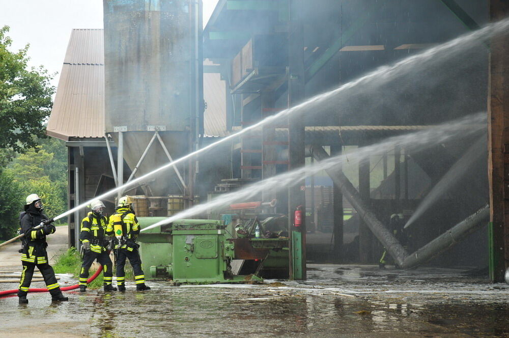 Großbrand in Ofterdinger Heulager