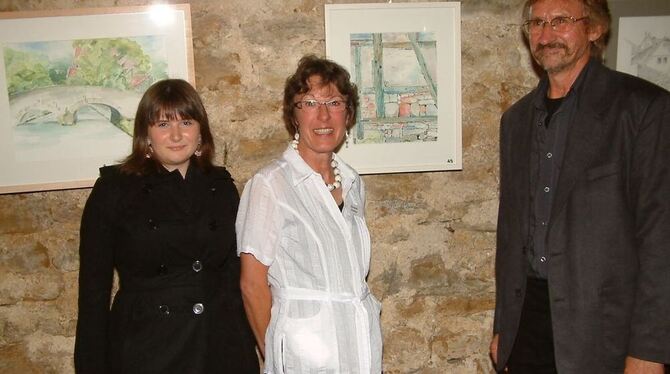 Gisela Cichy (Mitte) und ihre Schüler Katja Keller und Volkmar Härtel in der Klosterkirche.  FOTO: KABLAOUI