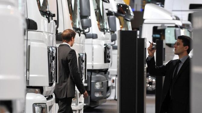 Ausstellungsstand von MAN auf der IAA Nutzfahrzeuge einen LKW.