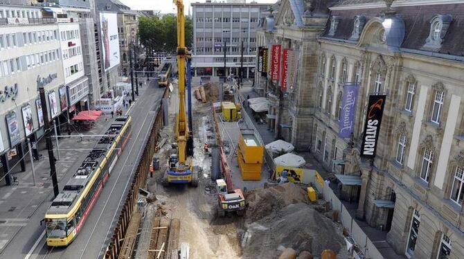 Baustelle am Karlsruher Europaplatz (Symbolbild). Nirgendwo sonst in Deutschland brummt die Wirtschaft wieder so wie in Baden