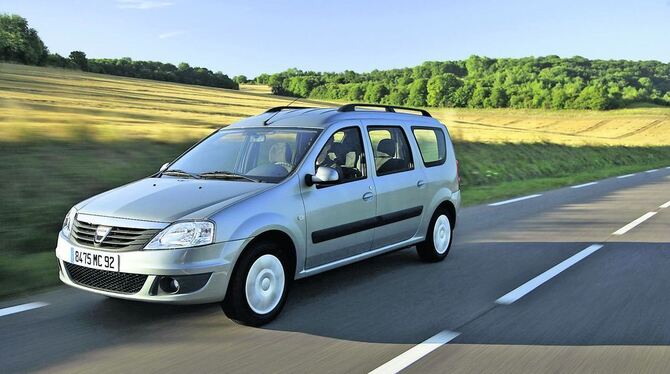 Der Dacia Logan MCV und der Logan Pick-Up (unten). FOTOS: PR