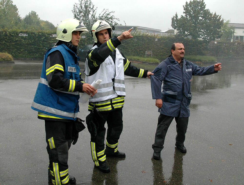 Jugendfeuerwehr und Jugendrotkreuz bei ihrer Großübung