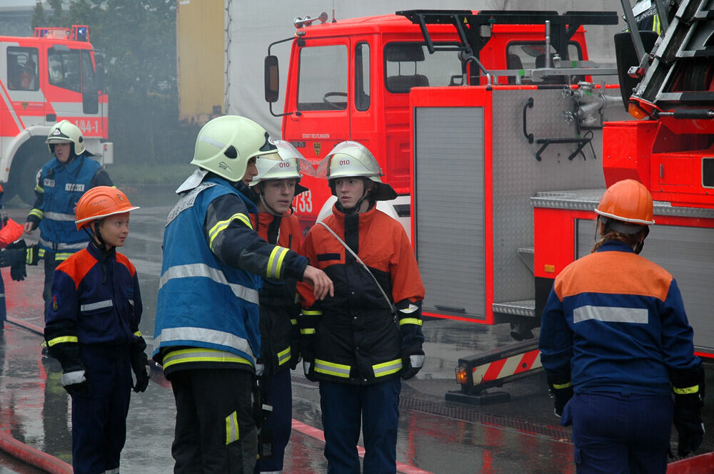 Jugendfeuerwehr und Jugendrotkreuz bei ihrer Großübung