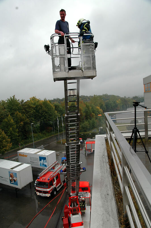 Jugendfeuerwehr und Jugendrotkreuz bei ihrer Großübung