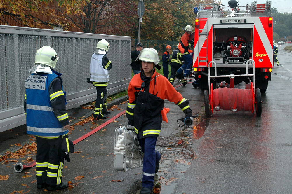 Jugendfeuerwehr und Jugendrotkreuz bei ihrer Großübung