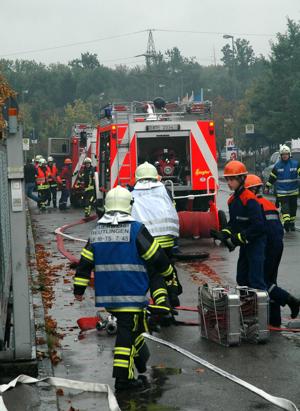 Jugendfeuerwehr und Jugendrotkreuz bei ihrer Großübung