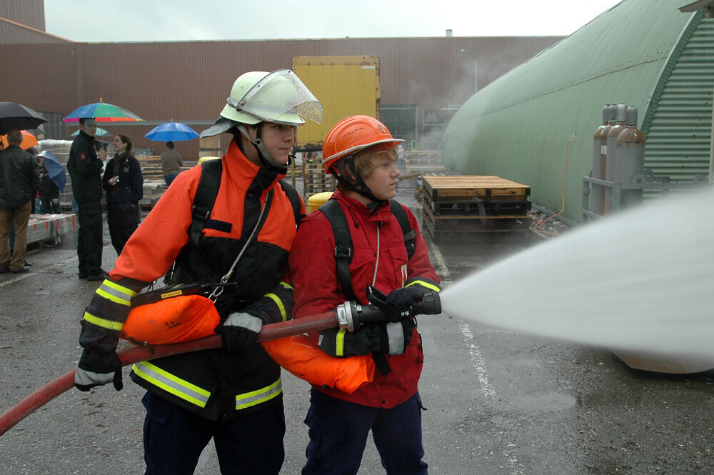 Jugendfeuerwehr und Jugendrotkreuz bei ihrer Großübung