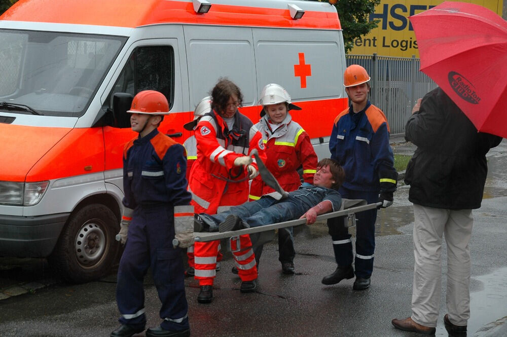 Jugendfeuerwehr und Jugendrotkreuz bei ihrer Großübung