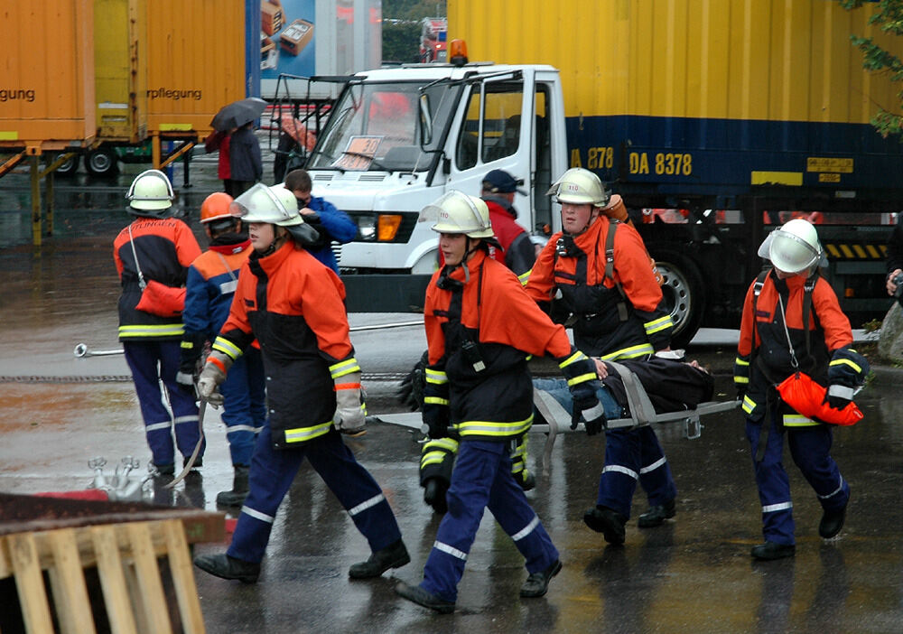 Jugendfeuerwehr und Jugendrotkreuz bei ihrer Großübung