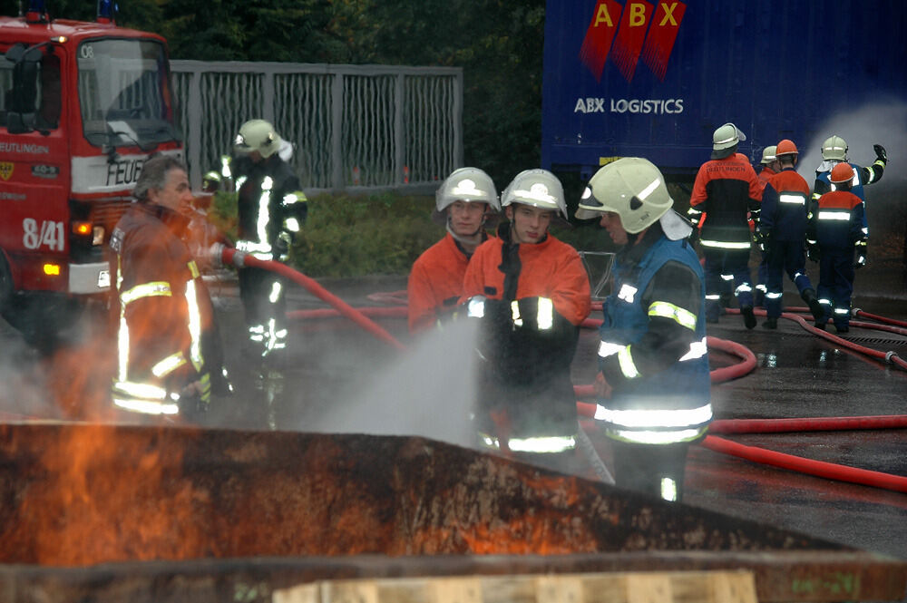 Jugendfeuerwehr und Jugendrotkreuz bei ihrer Großübung